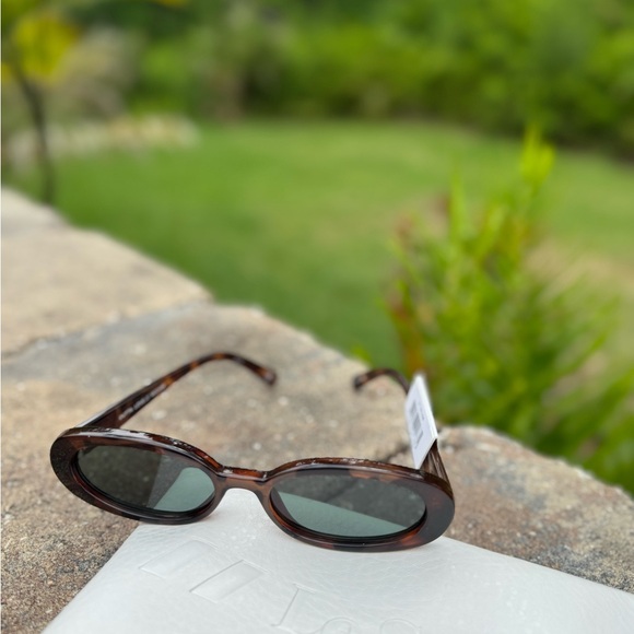 NWT Le Specs Brown Oval Sunglasses - Picture 2 of 10